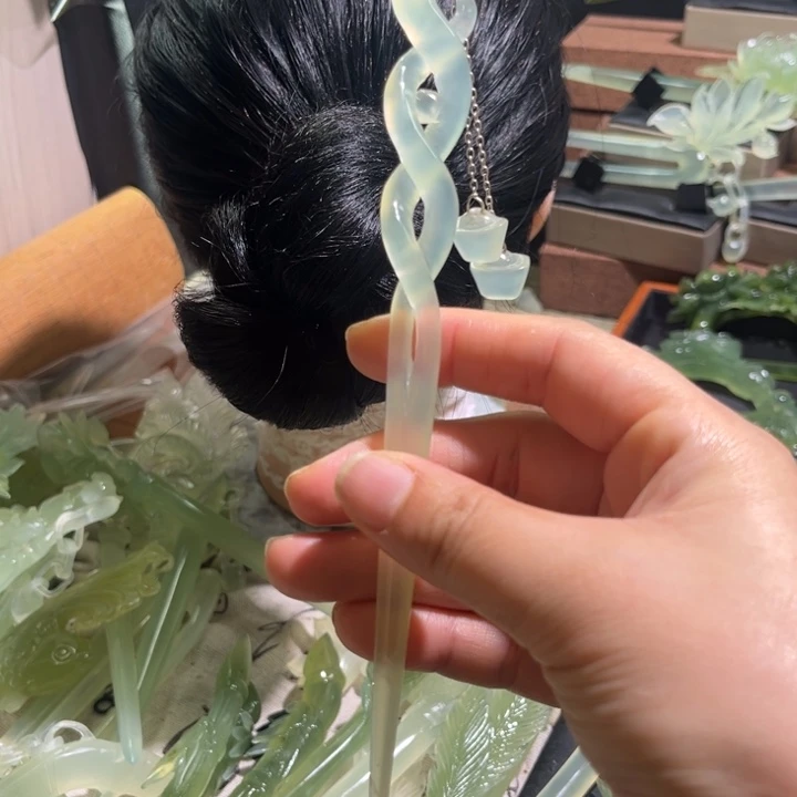 月***。蛇纹石玉合金发饰