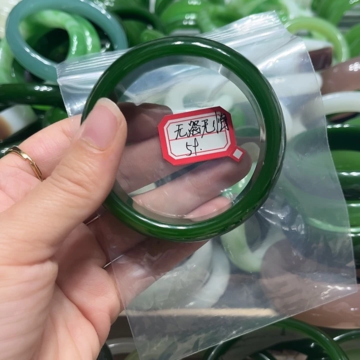 和田玉（糖玉）未镶嵌手镯