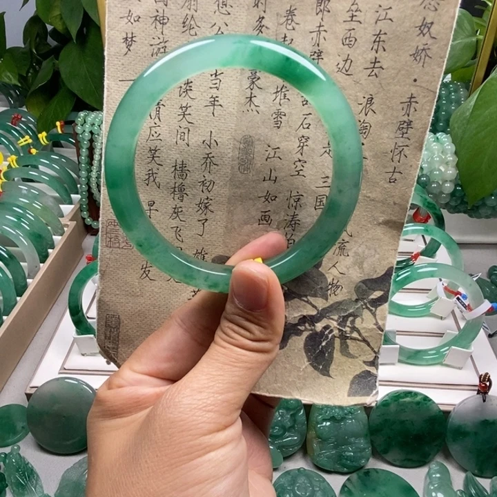 未镶嵌手镯石英质玉