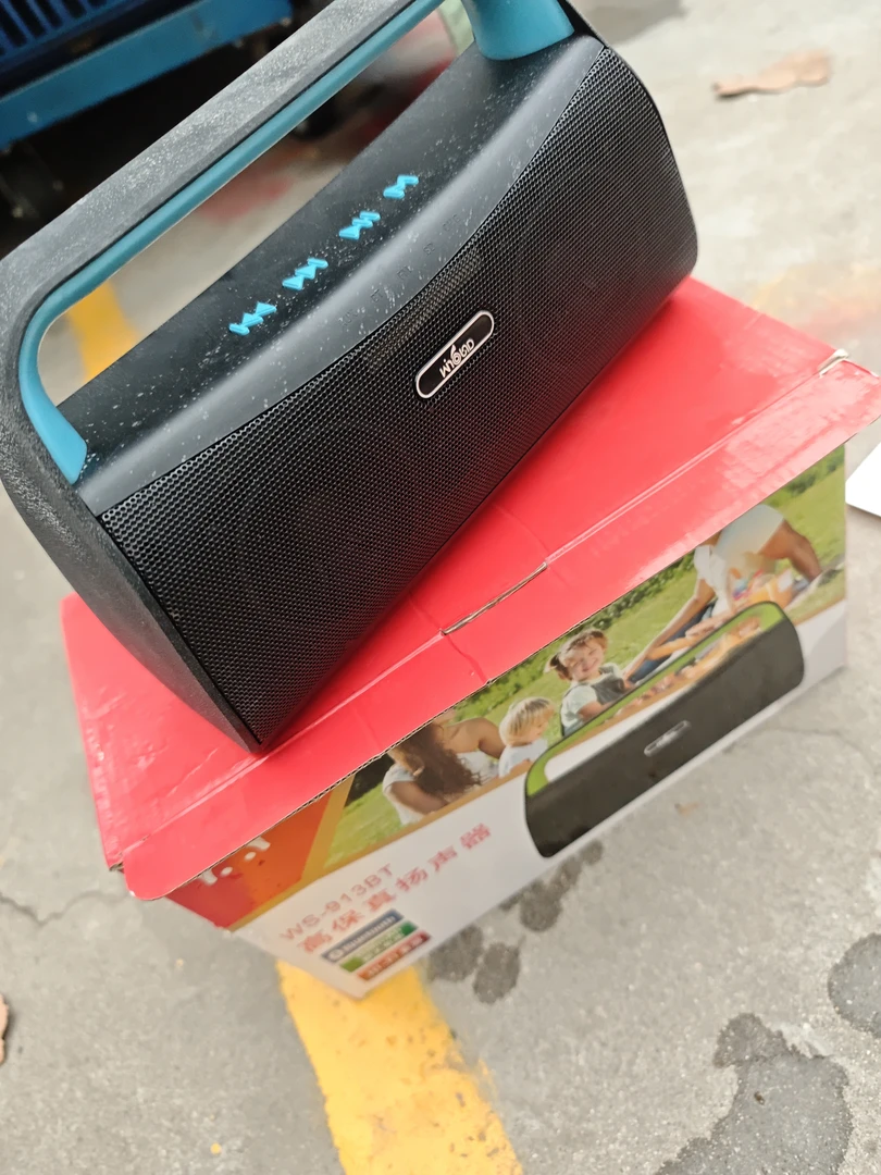 8新  双喇叭音箱不包好坏，电池废掉了，包邮。