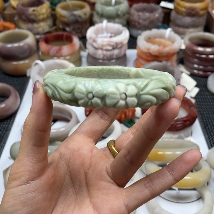 石英质玉手镯未镶嵌