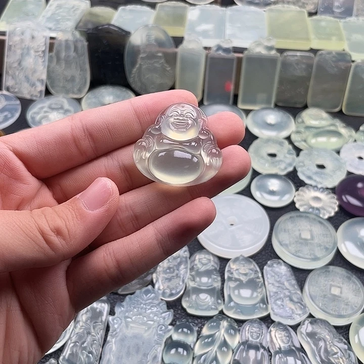 岫玉未镶嵌颈饰佛公