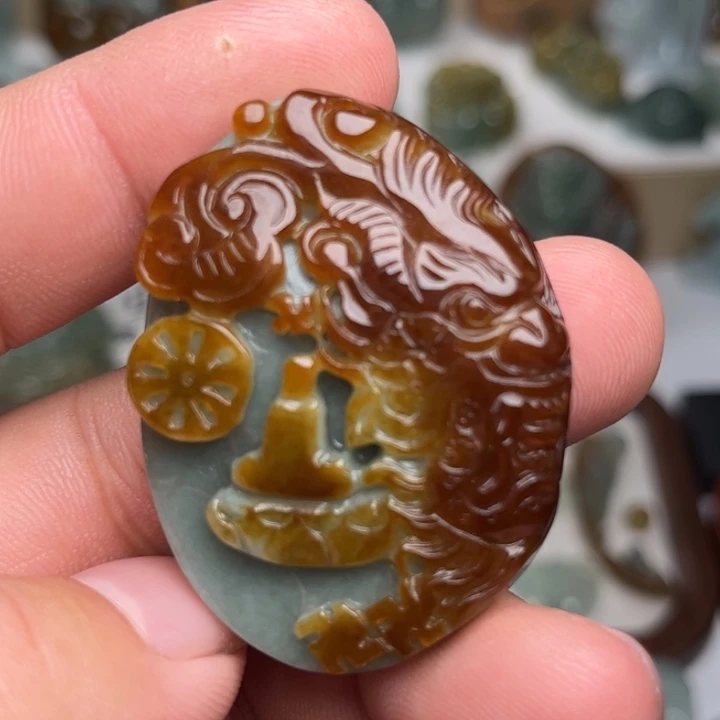 颈饰未镶嵌翡翠一念之间