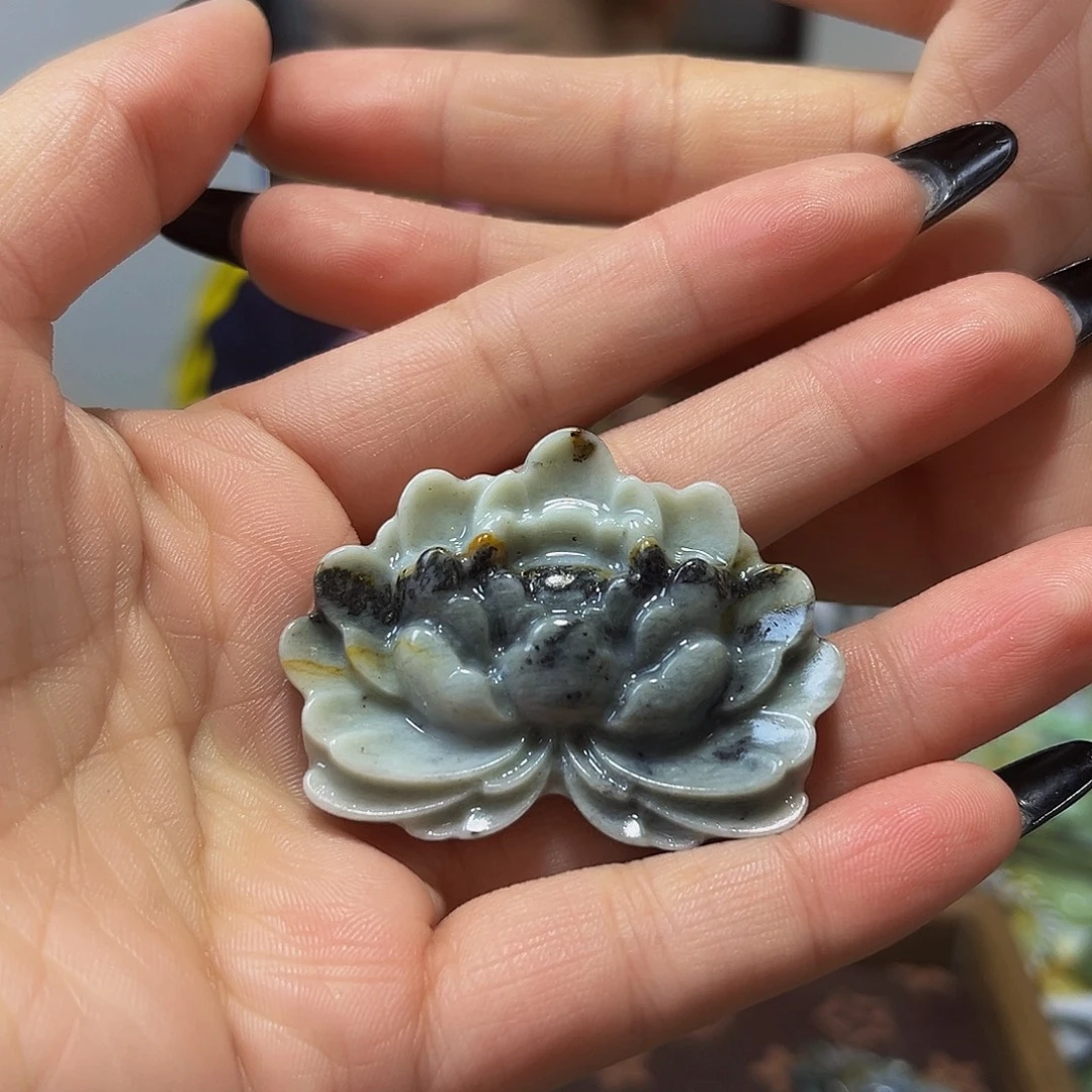 镔***蛇纹石玉未镶嵌颈饰