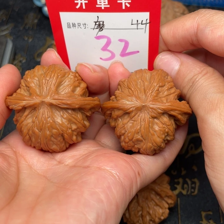 吊坠桃核文玩了吗