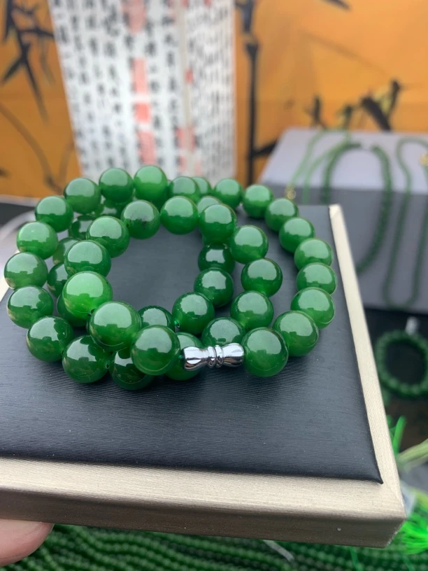 天然和田玉碧玉卡9+微矿阳绿显气质衬肤白洋气时尚高品质项链