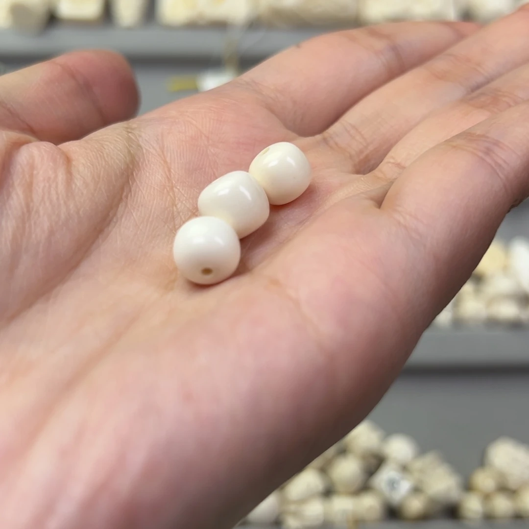 文***怪吊坠猛犸象牙两个9mm老型+一个10mm老型