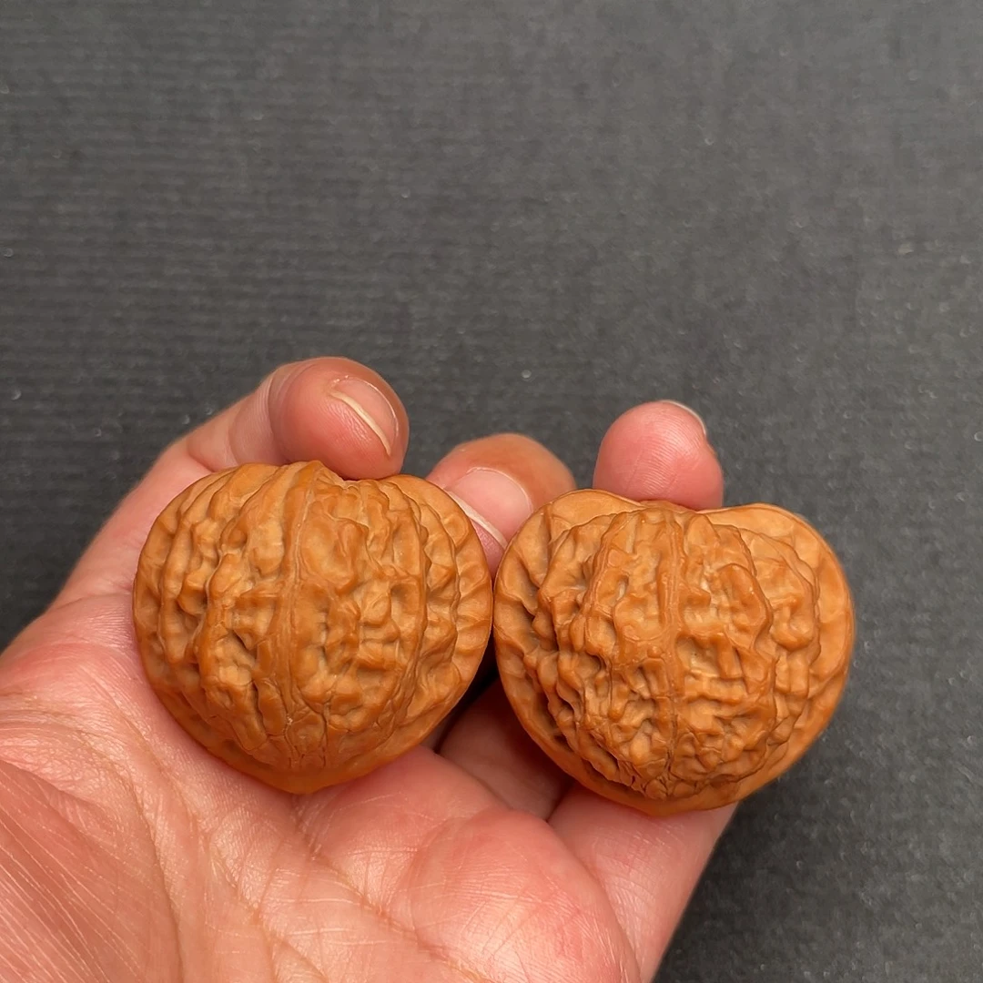 桃核把件39×38全品头茬金牛狮子头XM3508