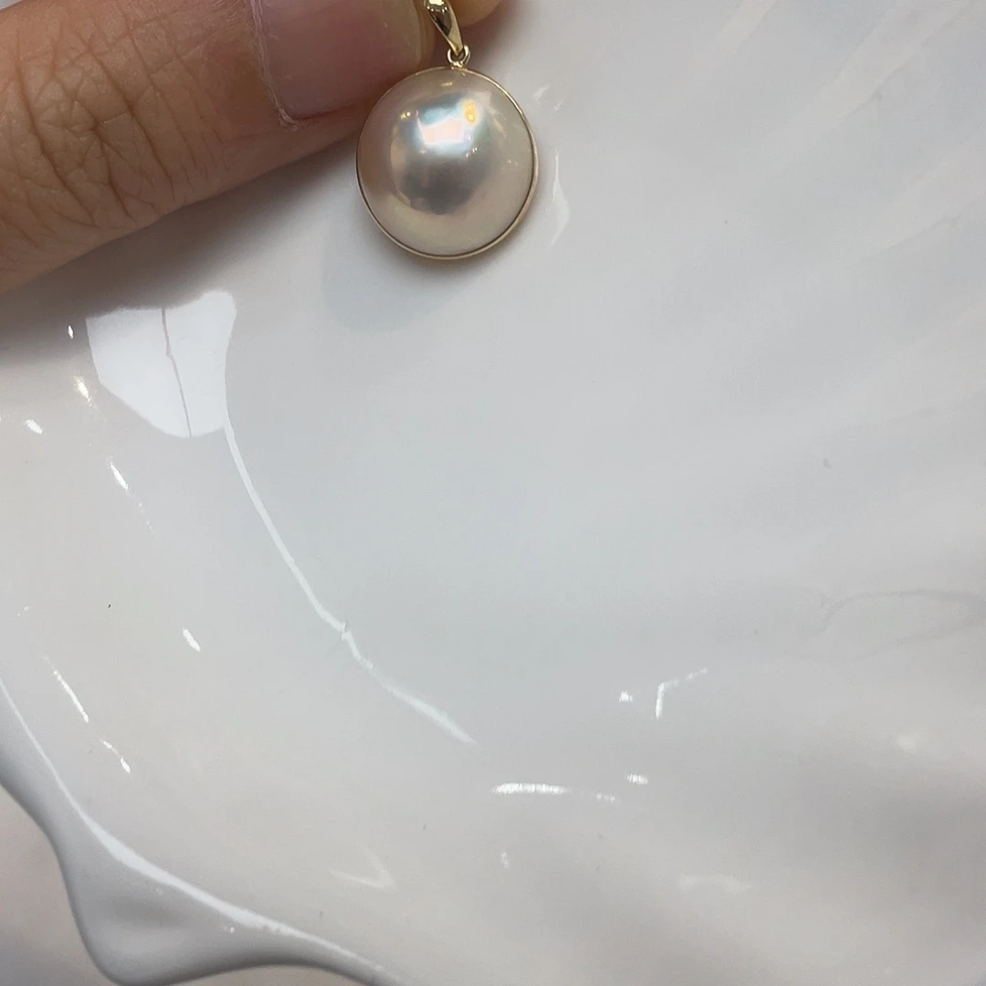18K金镶嵌拼合珍珠（马贝珠）吊坠(不含链)