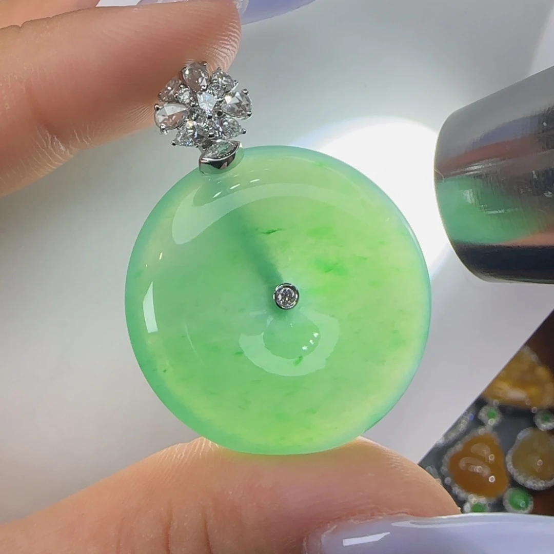 颈饰18K金镶嵌翡翠天然翡翠