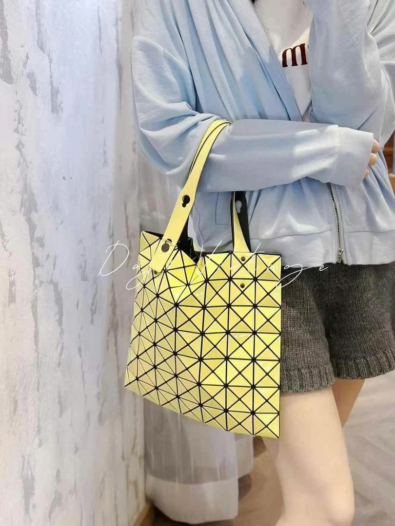 95新 Issey Miyake/三宅一生 大吉中古/三宅一生柠檬黄托特单肩包