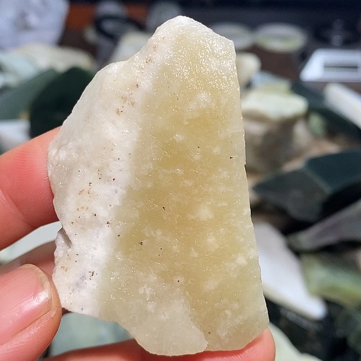 和田玉（糖玉）未镶嵌珠宝奇石