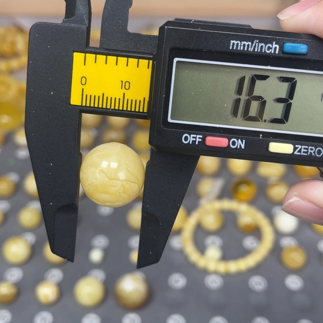 琥珀未镶嵌裸石79号