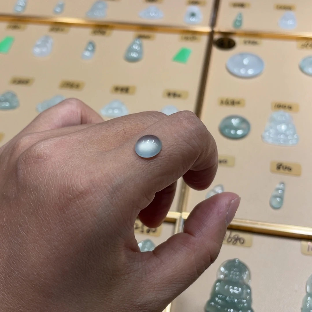 颈饰未镶嵌翡翠蛋面