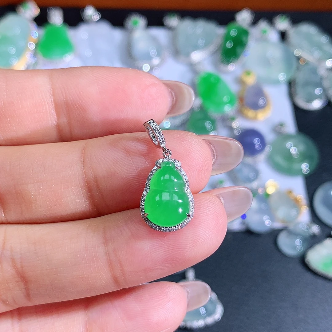 起***！翡翠18K金镶嵌颈饰翡翠