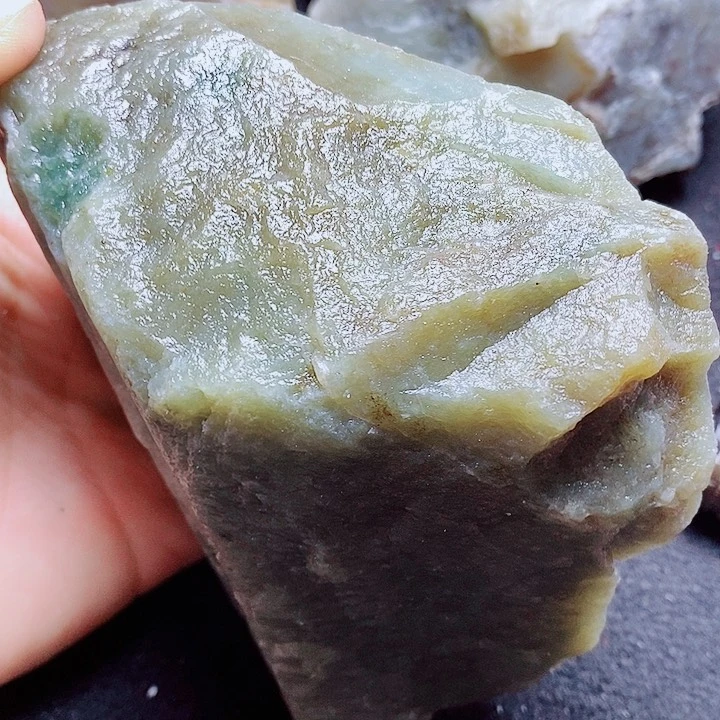 未镶嵌和田玉（糖玉）珠宝半成品