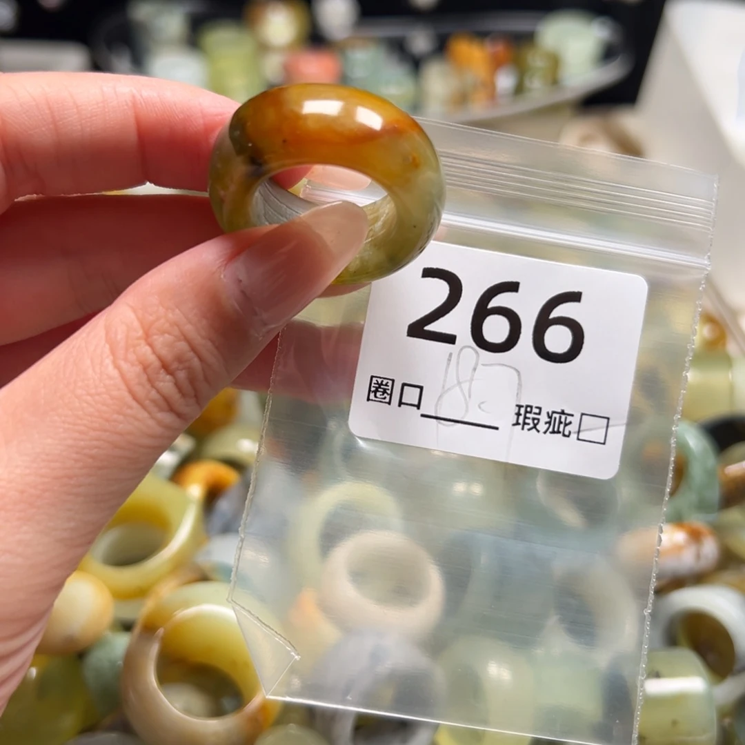 嘻***瓜蛇纹石玉未镶嵌戒指