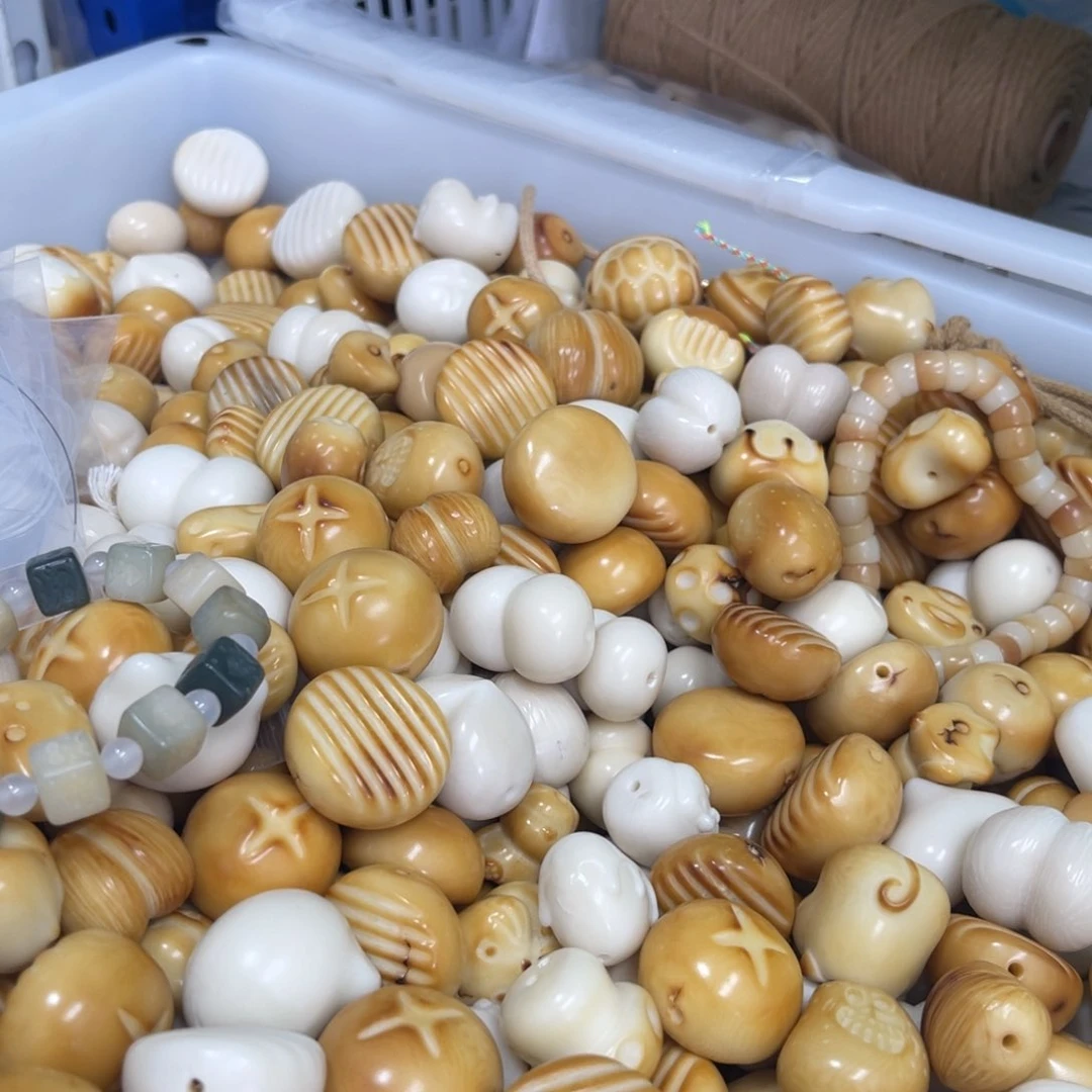 吊坠白玉菩提z20-30/3颗微瑕
