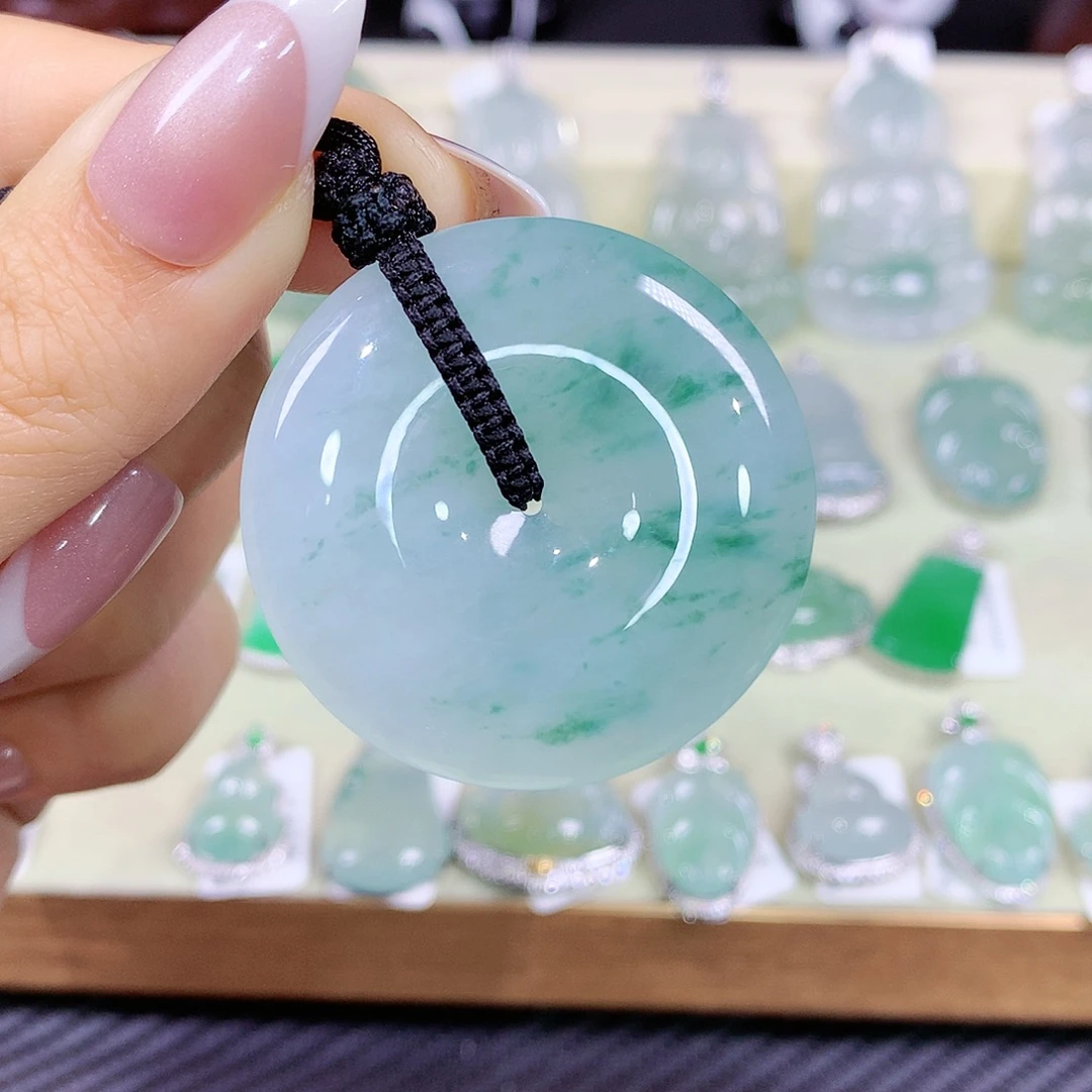 琳***酱翡翠未镶嵌颈饰平安扣