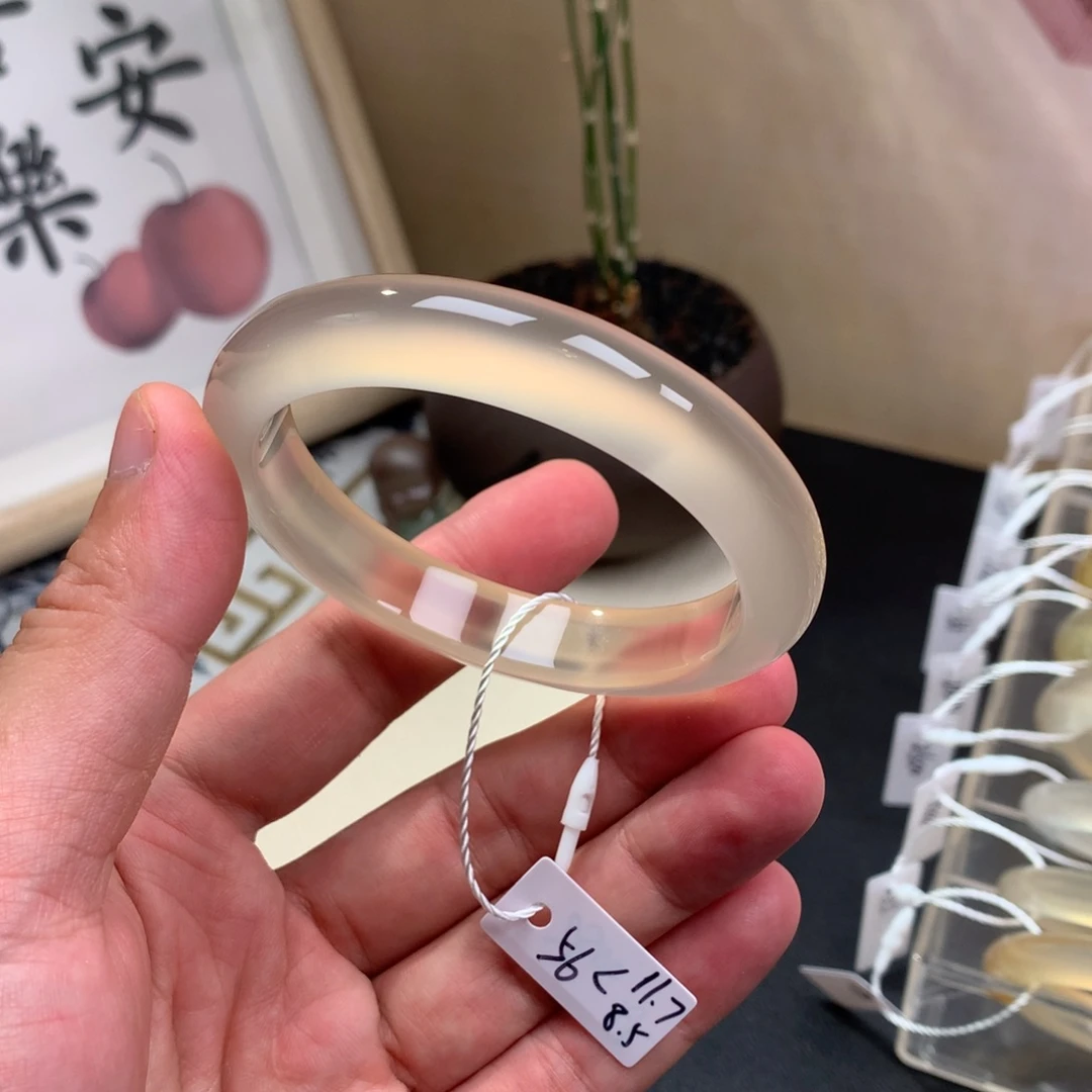 付***郑玛瑙/玉髓手镯未镶嵌