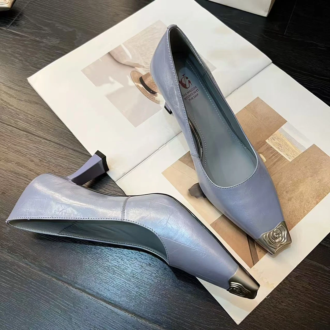 【刘公子】2025春新款时尚设计纯色玫瑰纹铁头软面软底女士单鞋5cm