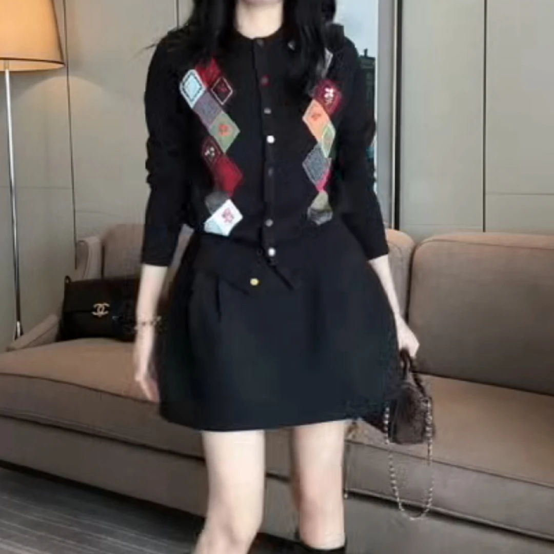 Y复古菱格纹新款时尚气质百搭显瘦圆领女装