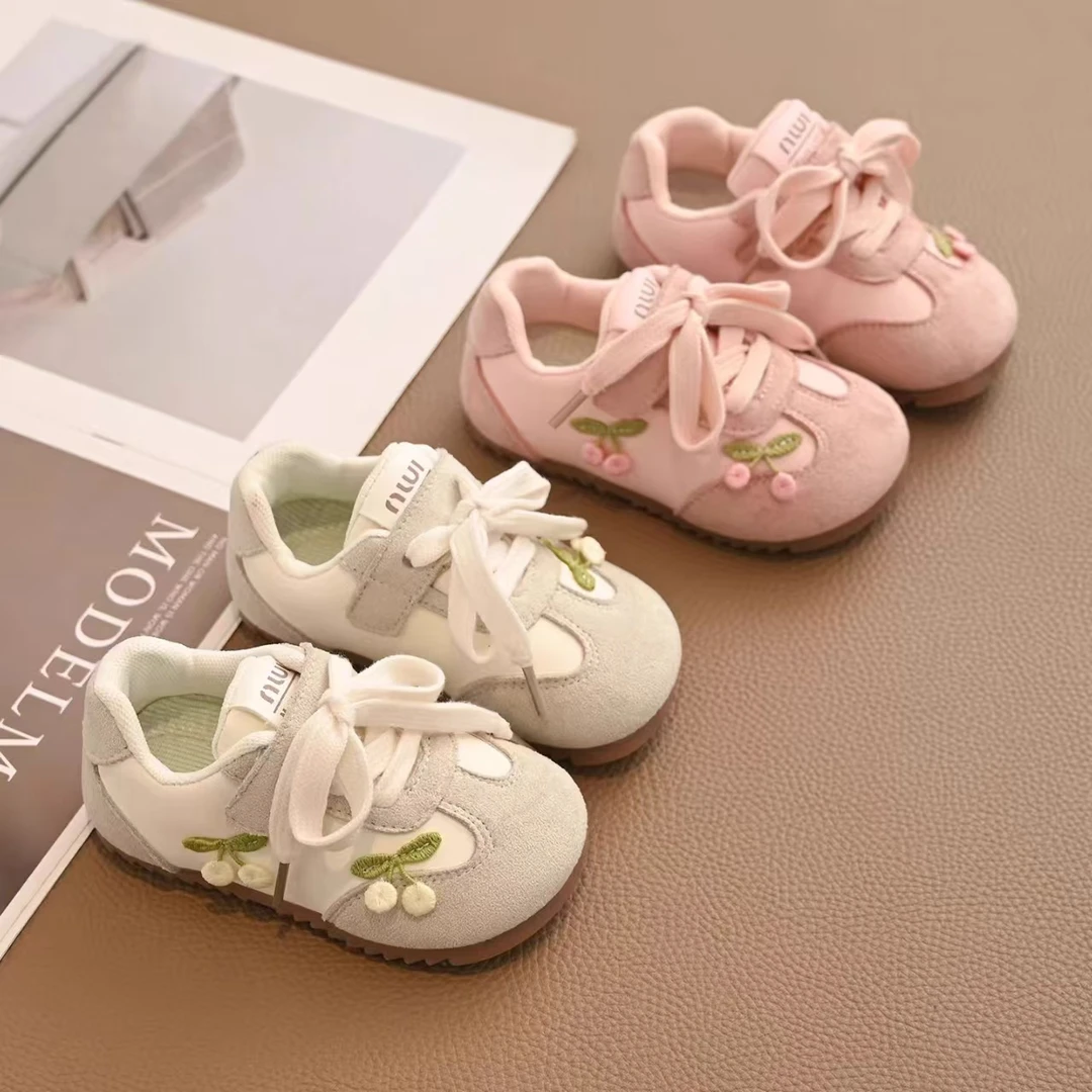 女童运动时尚德训鞋2025新款春秋软底女宝宝休闲小童板鞋sxq