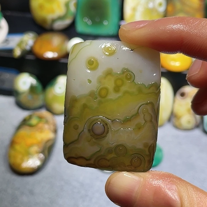 玛瑙/玉髓未镶嵌珠宝奇石