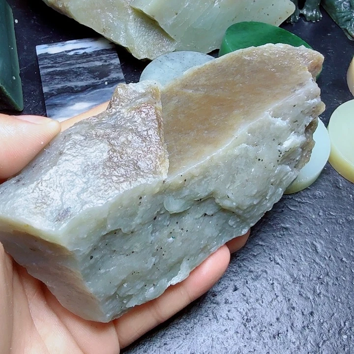 和田玉（糖玉）未镶嵌珠宝奇石
