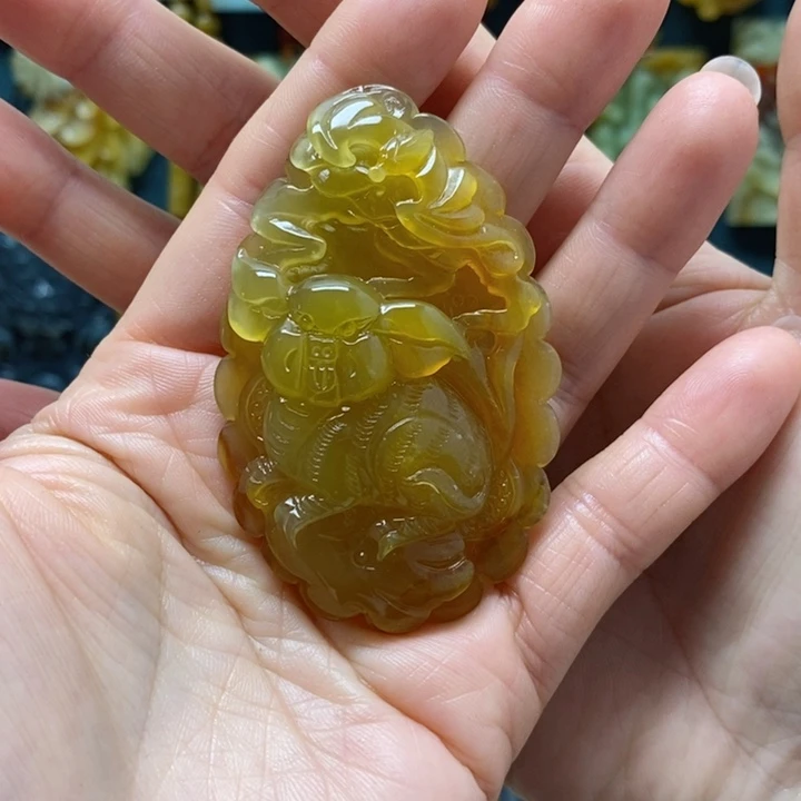 蛇纹石玉挂件未镶嵌