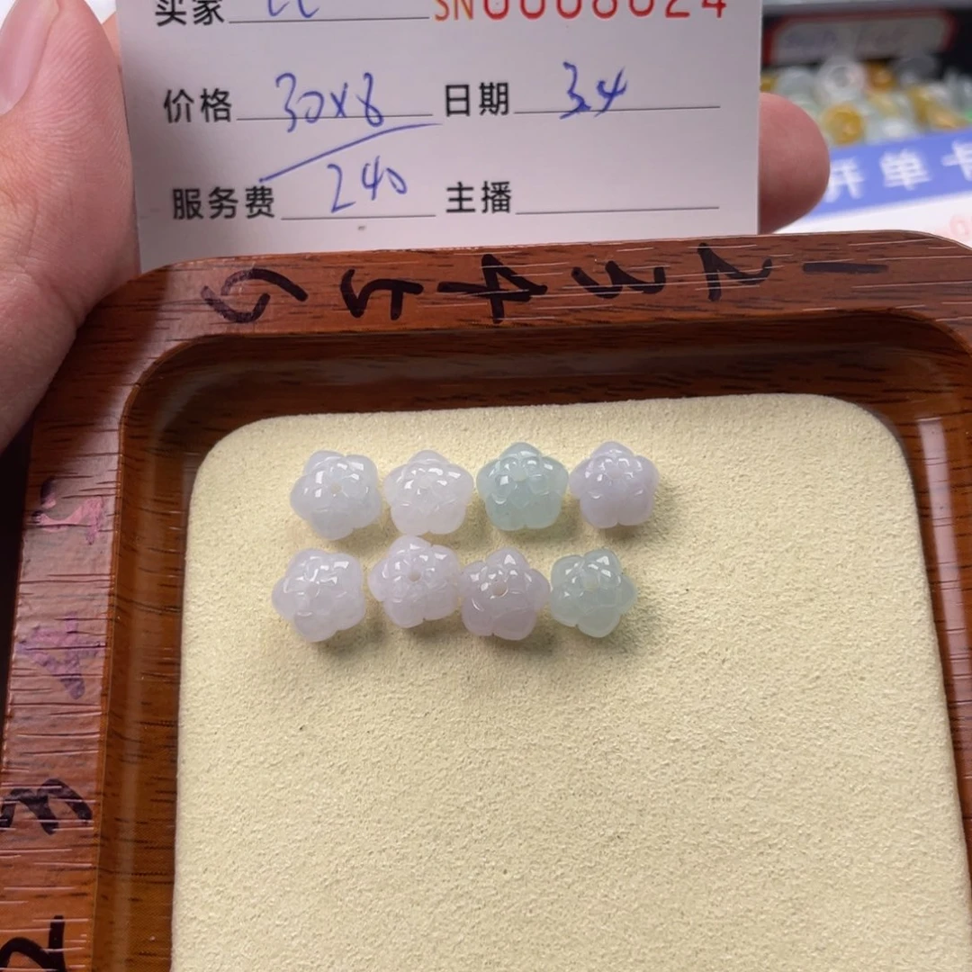 翡翠颈饰未镶嵌七*