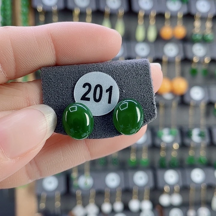 18K金镶嵌和田玉耳饰