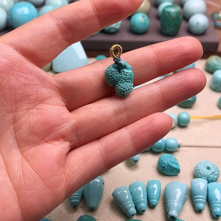 娇***J绿松石未镶嵌颈饰