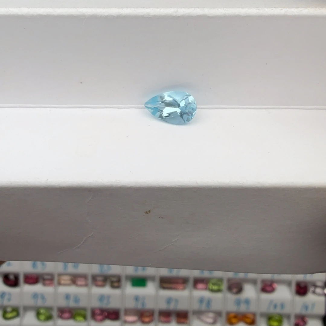 海蓝宝石裸石天然圣玛利亚色0.89克拉