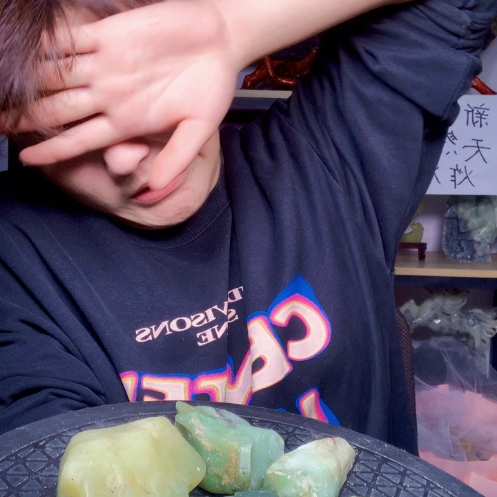 未镶嵌蛇纹石玉1岫玉