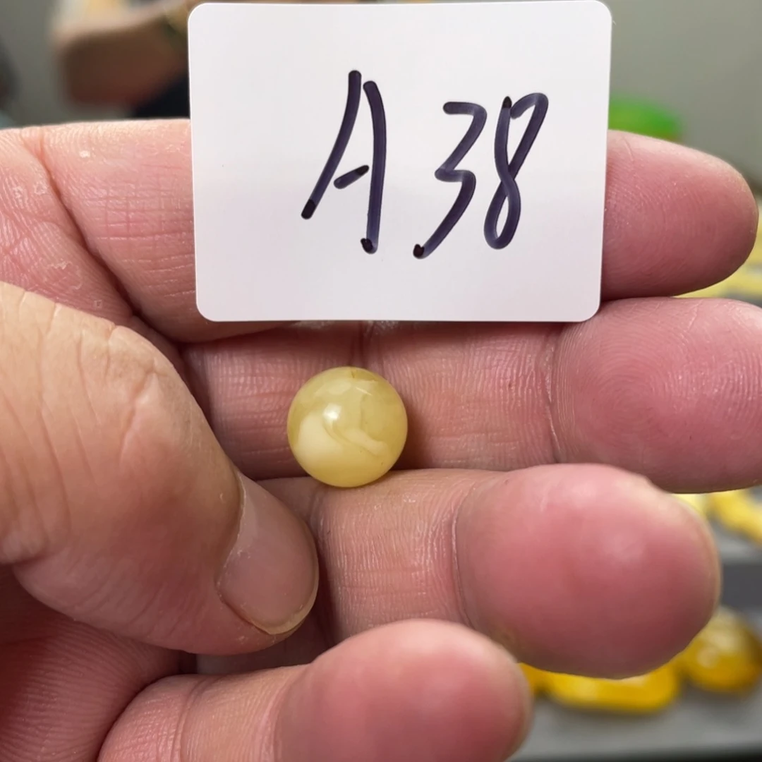 未镶嵌琥珀手链多样性发，发其中一件