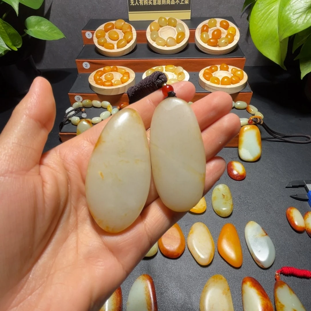 和田玉未镶嵌颈饰绿**农