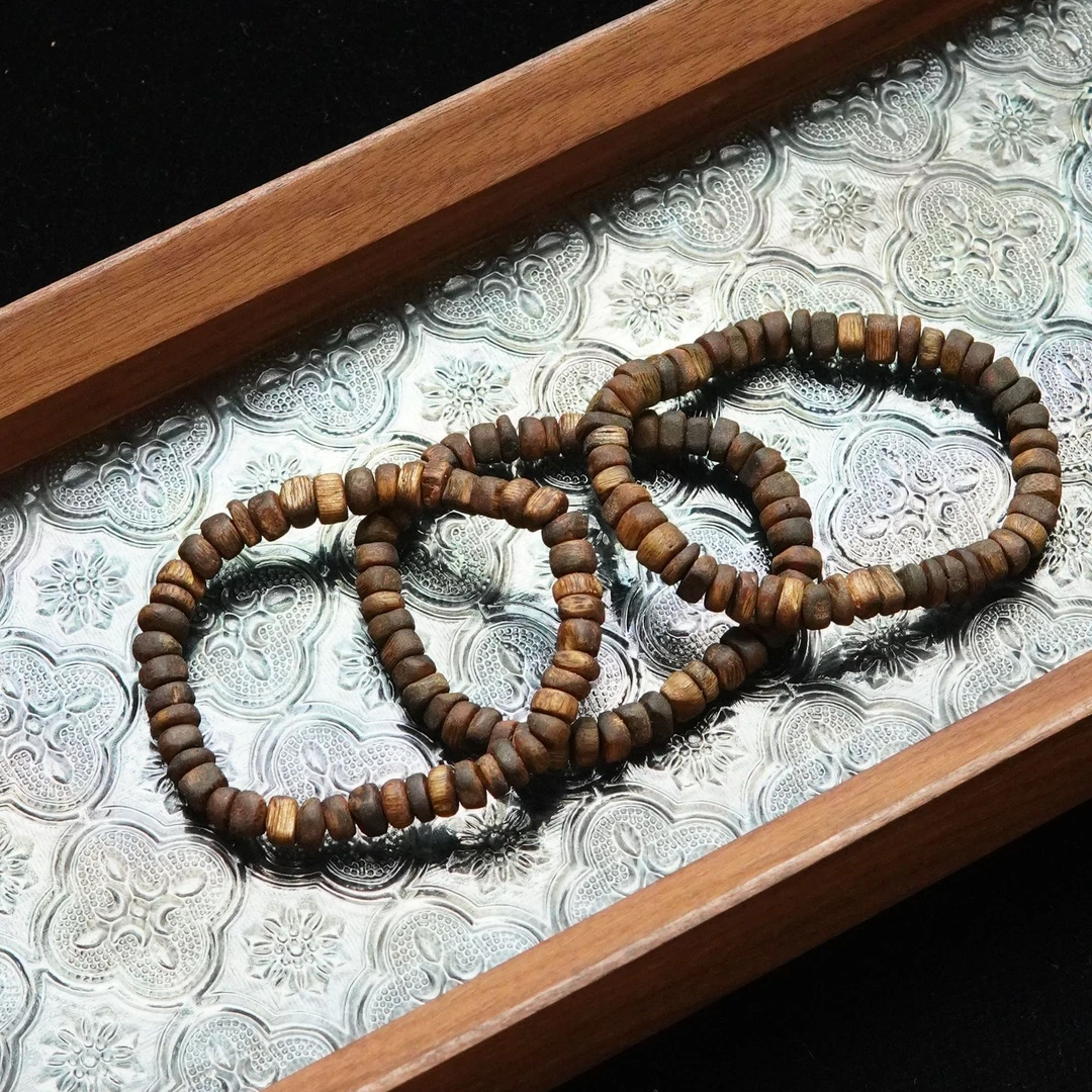 天然沉香莺歌绿棋楠随性珠单圈手串 多样性发其一