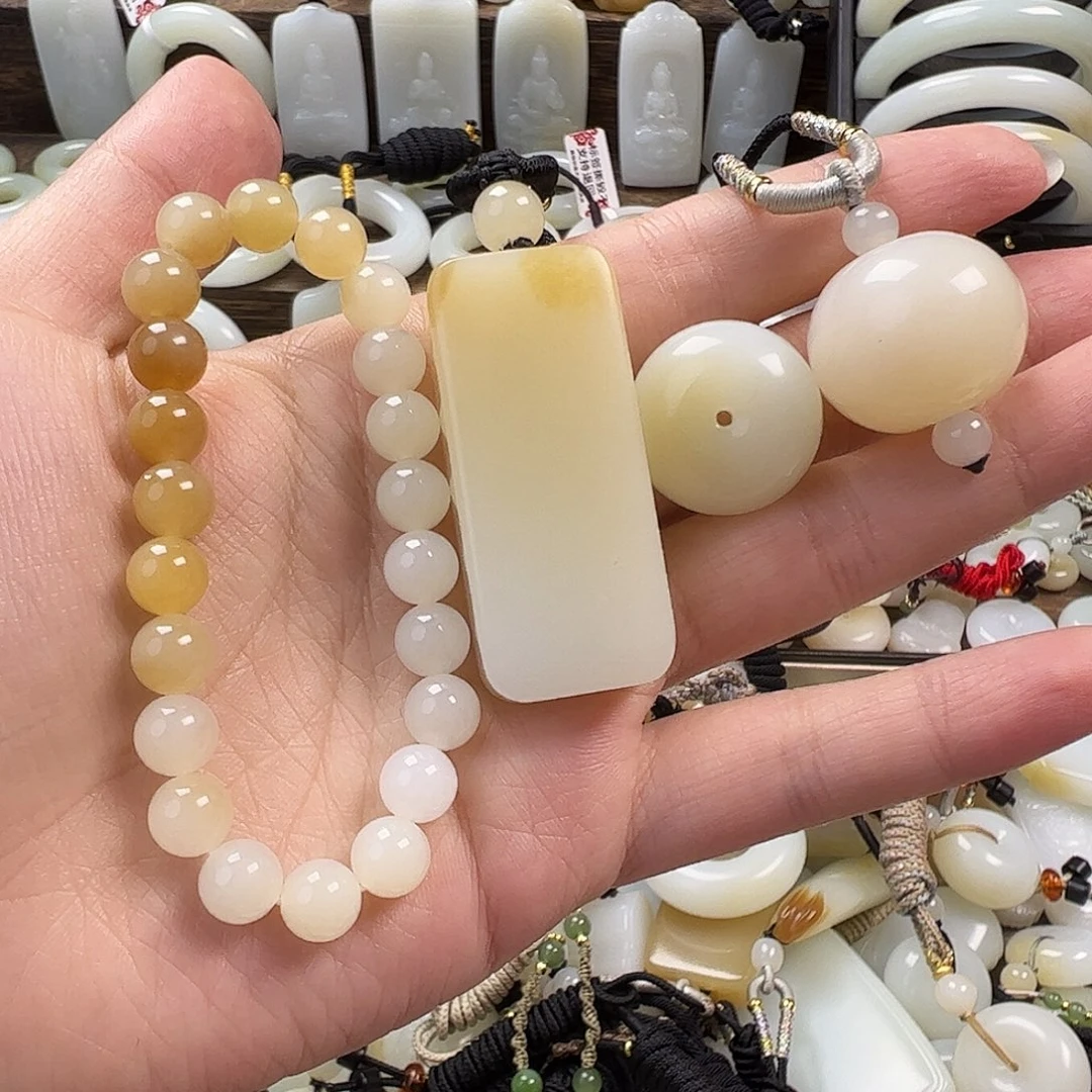 闹***闹和田玉未镶嵌颈饰