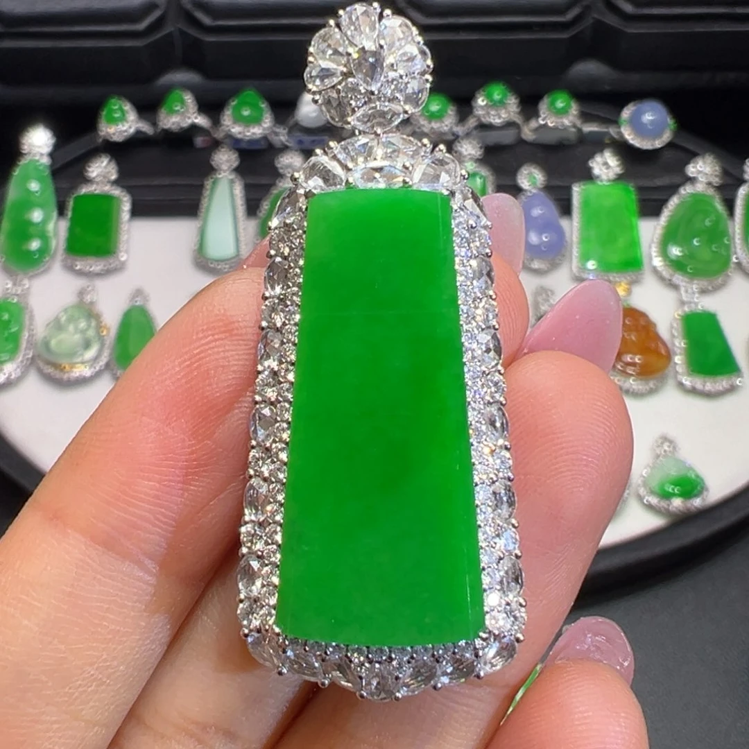 翡翠18K金镶嵌颈饰收到货48小时鉴赏期