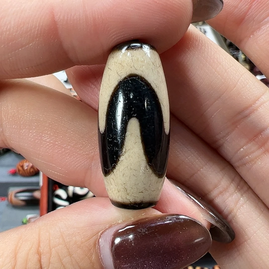 玛瑙/玉髓未镶嵌珠宝半成品任晓攀炫月虎牙带土石纹