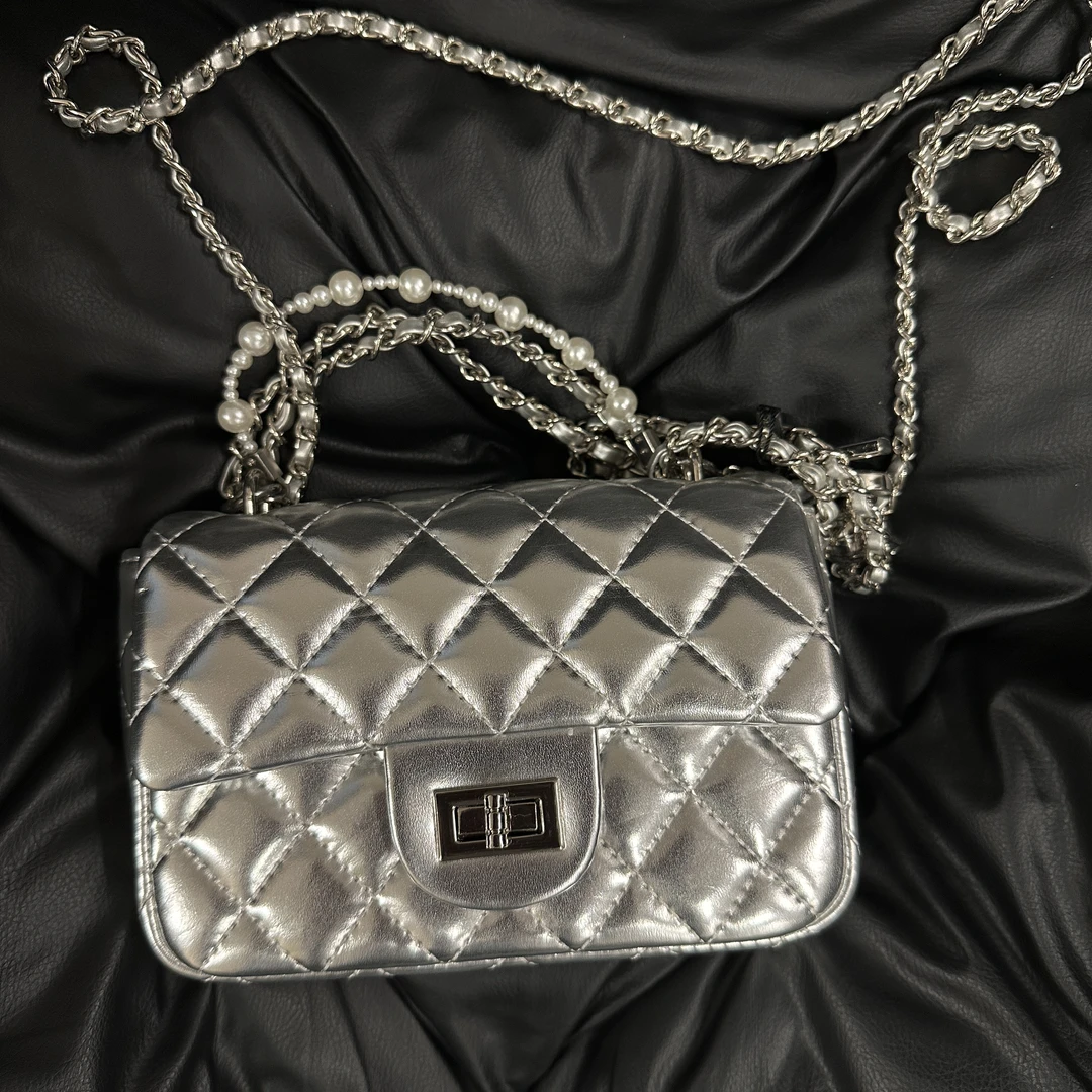 银色方胖子链条女包样品介意勿拍