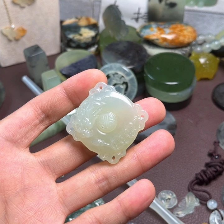 未镶嵌蛇纹石玉颈饰