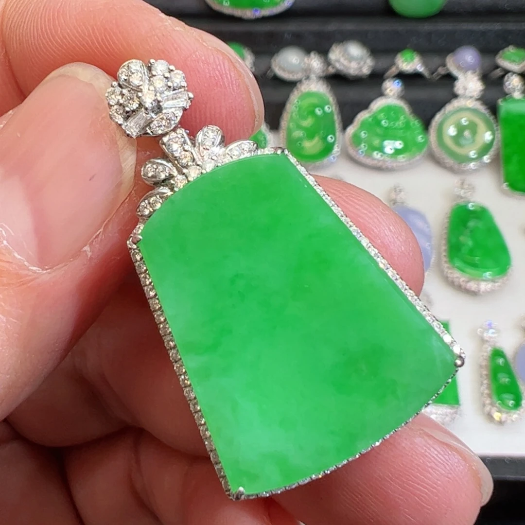 翡翠吊坠(不含链)18K金镶嵌