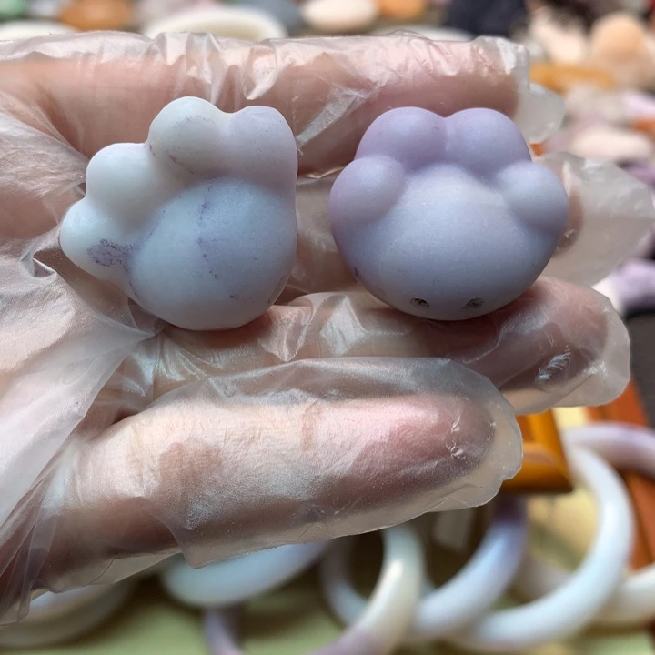 石英岩玉未镶嵌2个紫白猫爪