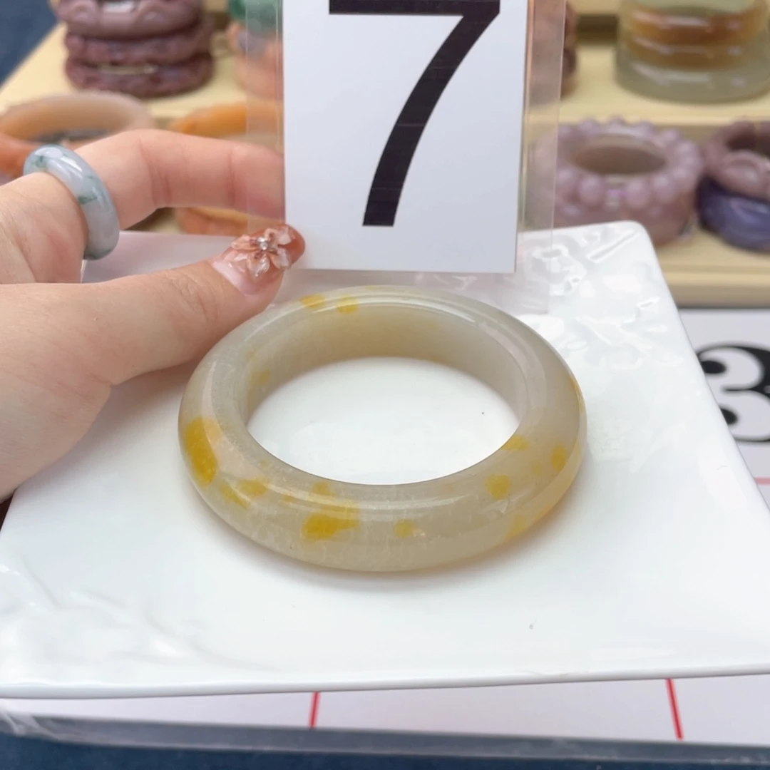 石英质玉未镶嵌手镯