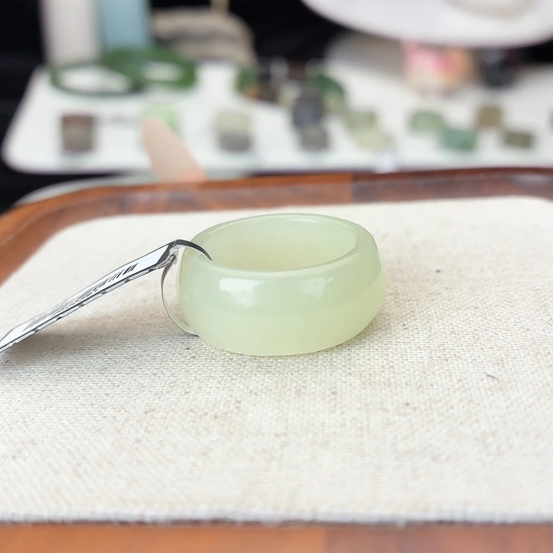 和田玉未镶嵌戒指c125奶白轮胎18.5不退换