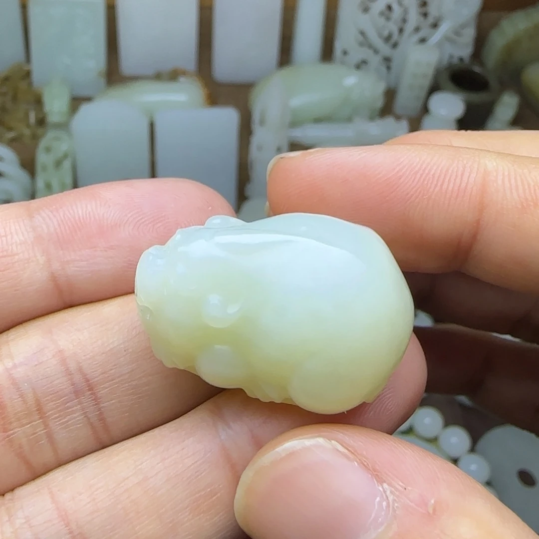 和田玉未镶嵌挂件貔貅