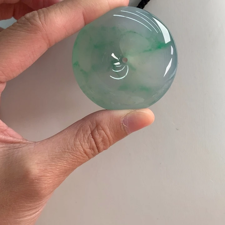 翡翠挂件未镶嵌…..