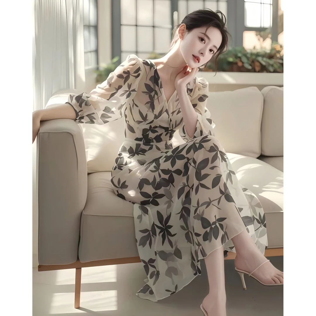 轻奢高端小香风碎花连衣裙女秋季新款盐系轻熟御姐风显瘦气质长袖